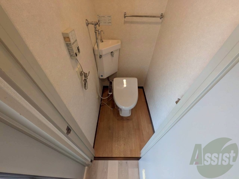トイレ　こちらはトイレです。清潔感があり、安心して使用できます。