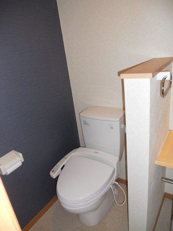 トイレ　トイレには快適な温水洗浄便座付