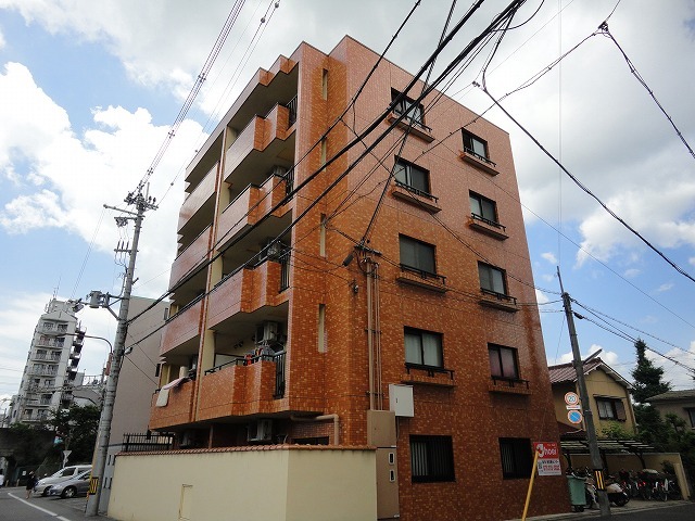 建物外観　明るいオレンジ色の哀歓です♪