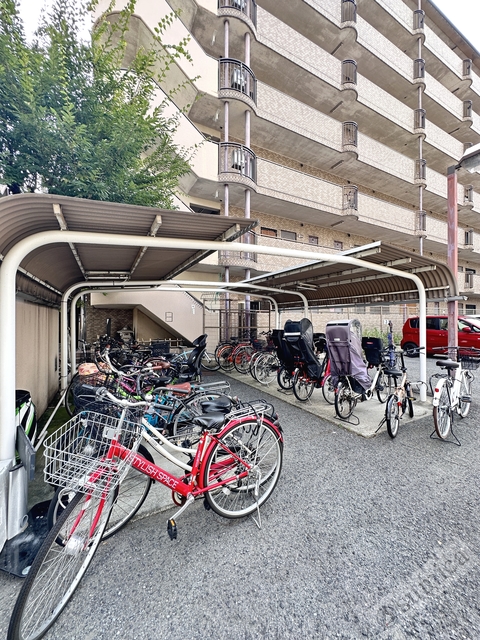 その他共有部分　屋根付き駐輪場は大事な自転車を雨から守ります♪
