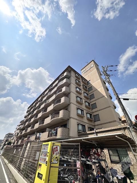 建物外観　引き締まったシックな佇まい♪