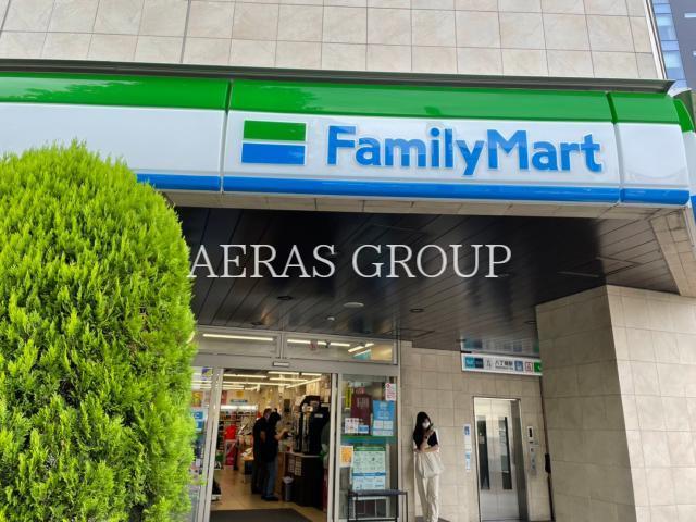 コンビニ　ファミリーマート八丁堀四丁目店（コンビニ）まで128m