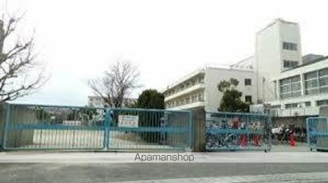 小学校　箕面市立豊川南小学校（小学校）まで608m