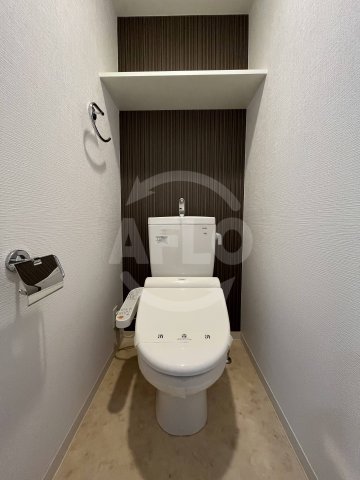トイレ　レジュールアッシュ心斎橋リュクス　温水洗浄便座