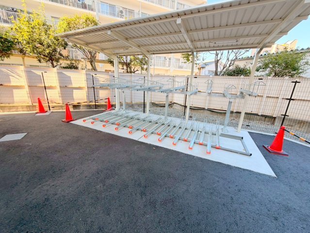 駐車場　敷地内には入居者専用の駐輪スペースもあります。