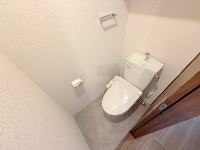 トイレ　綺麗なトイレにはウォシュレット標準装備です。