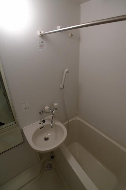 バス・シャワールーム　参考までに別のお部屋の写真です