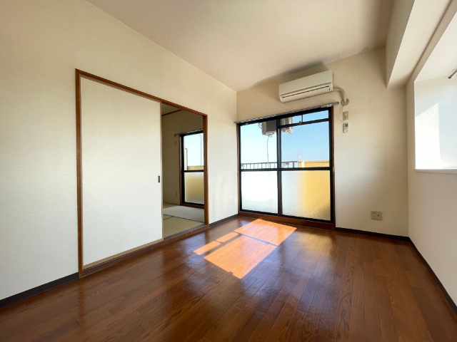 居室・リビング　明るいお部屋です
