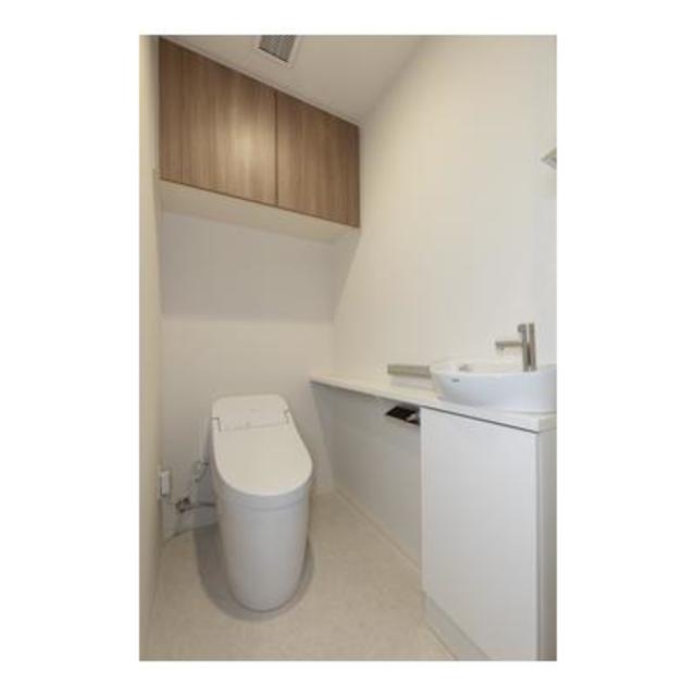 トイレ　※写真は同タイプ住戸です。