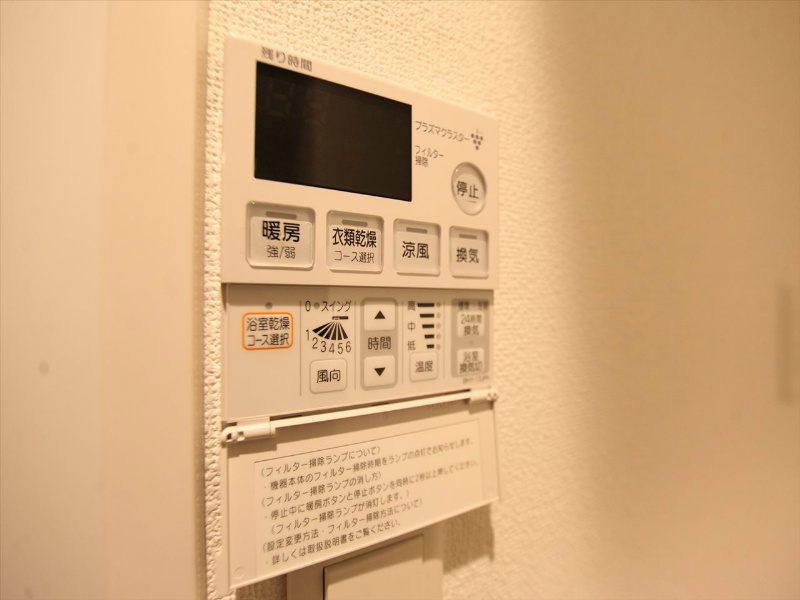 その他設備　浴室暖房乾燥機付き