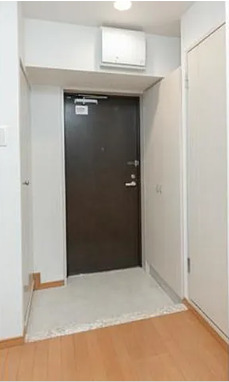 玄関　※反転タイプの写真を使用しています。