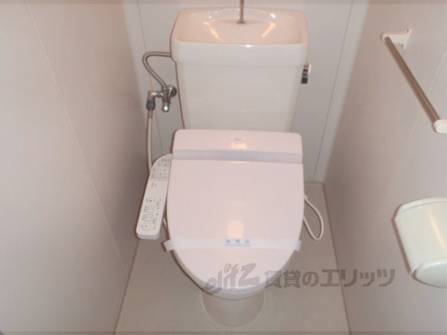トイレ　ウォシュレットの付いたトイレ
