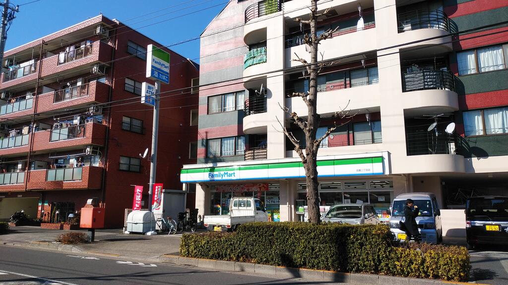 コンビニ　ファミリーマート板橋四葉店（コンビニ）まで220m
