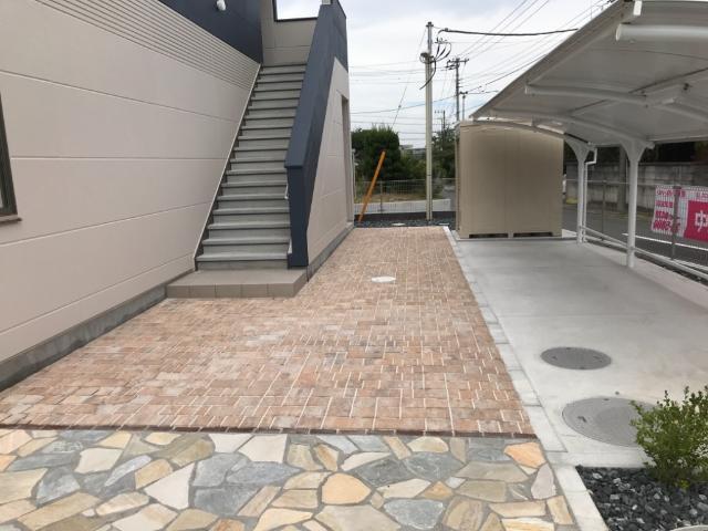 エントランス　外観写真（昼）