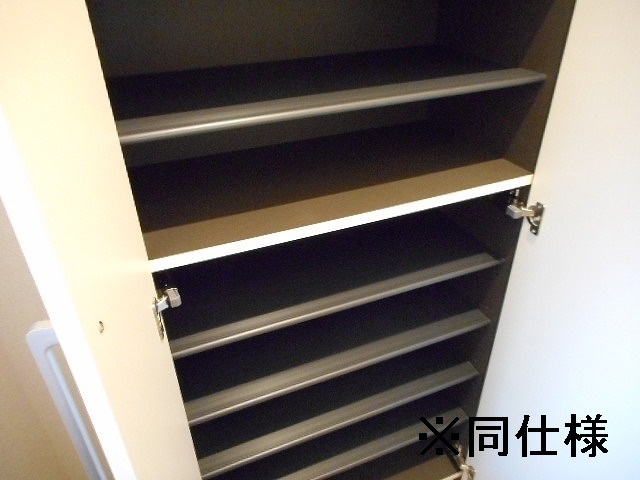 収納　同一施工会社参考写真です