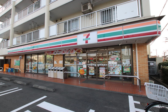コンビニ　セブンイレブン藤沢石川３丁目店（コンビニ）まで300m