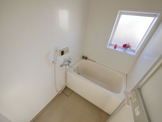 バス・シャワールーム　同物件別部屋写真