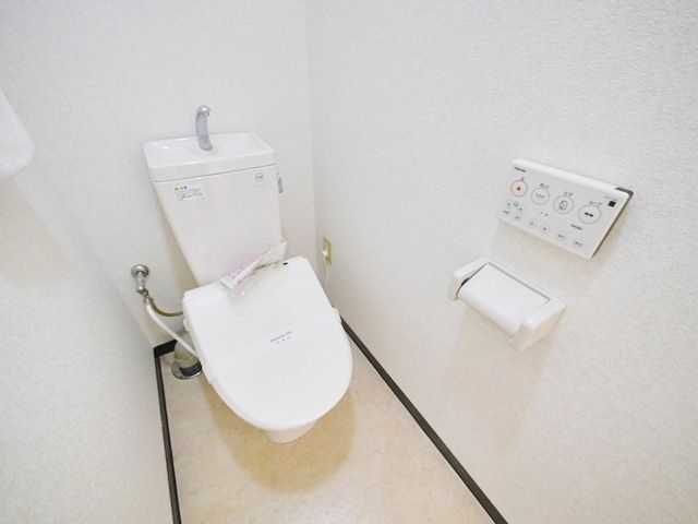 トイレ　同物件別部屋写真