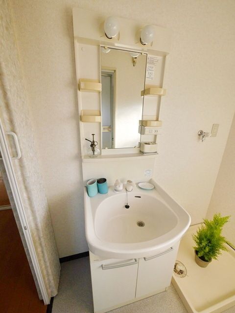 洗面設備　同物件別部屋写真