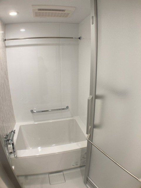 バス・シャワールーム　※同タイプの別のお部屋です。
