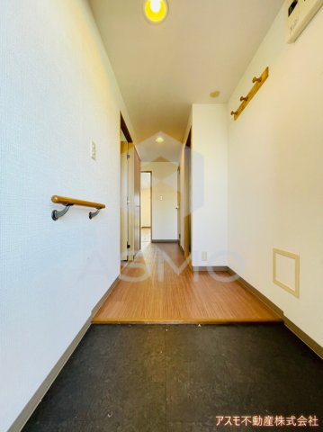 玄関　同マンション別部屋　参考写真