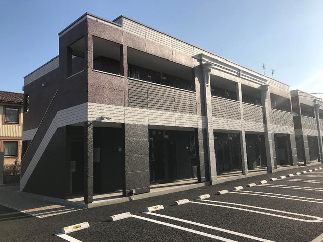 建物外観　小山駅まで徒歩圏内の好立地。インターネット無料でお得です。