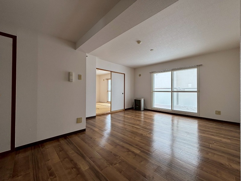 居室・リビング　広くてキレイなお部屋が広がっていて、充実した生活が送れそう。
