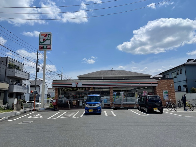 コンビニ　セブンイレブン（コンビニ）まで375m