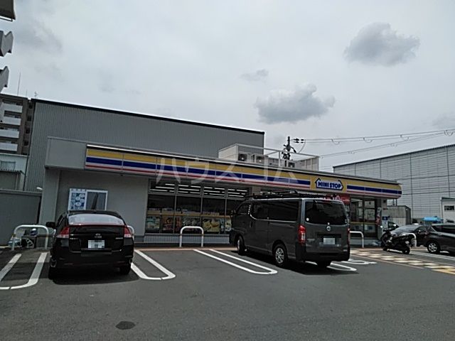コンビニ　ミニストップ 摂津鳥飼本町店（コンビニ）まで373m