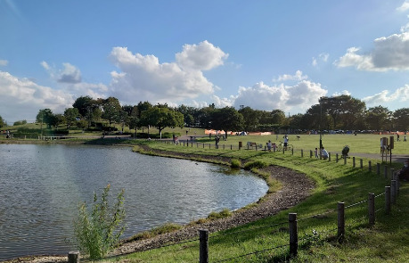 公園　武蔵野の森公園 正門（公園）まで1080m