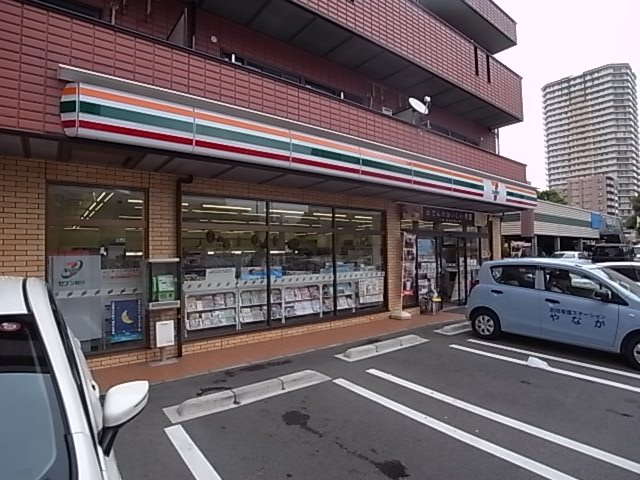 コンビニ　セブン－イレブン　宝塚湯本町店（コンビニ）まで112m