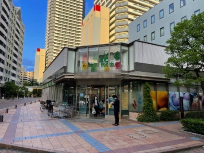 スーパー　ファミリーマート 横浜青木町店（スーパー）まで422m