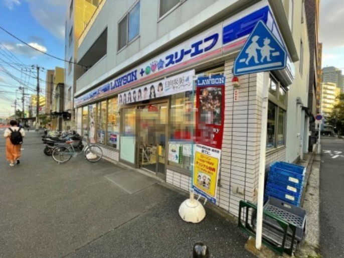 コンビニ　ローソン LTF横浜中央市場店（コンビニ）まで303m