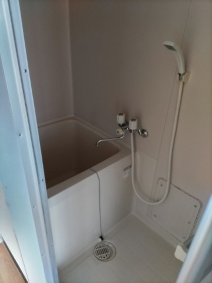 バス・シャワールーム　※別部屋の写真です