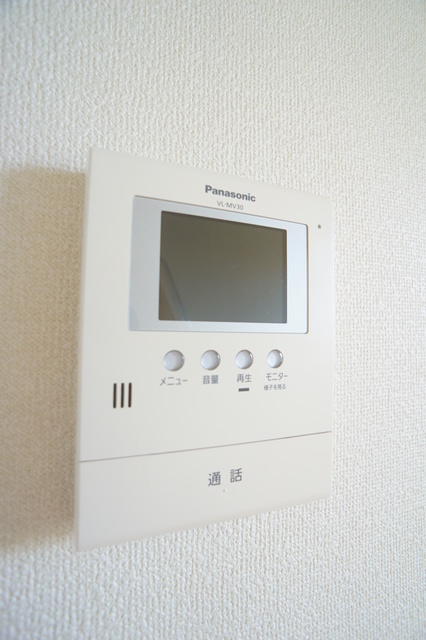 セキュリティ　ＴＶモニタ付インターホンなので突然の来訪者が来ても安心◎