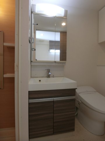 洗面設備　他のお部屋の参考写真となります。