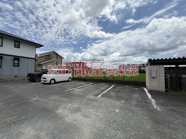 駐車場　駐車場に車を止められます