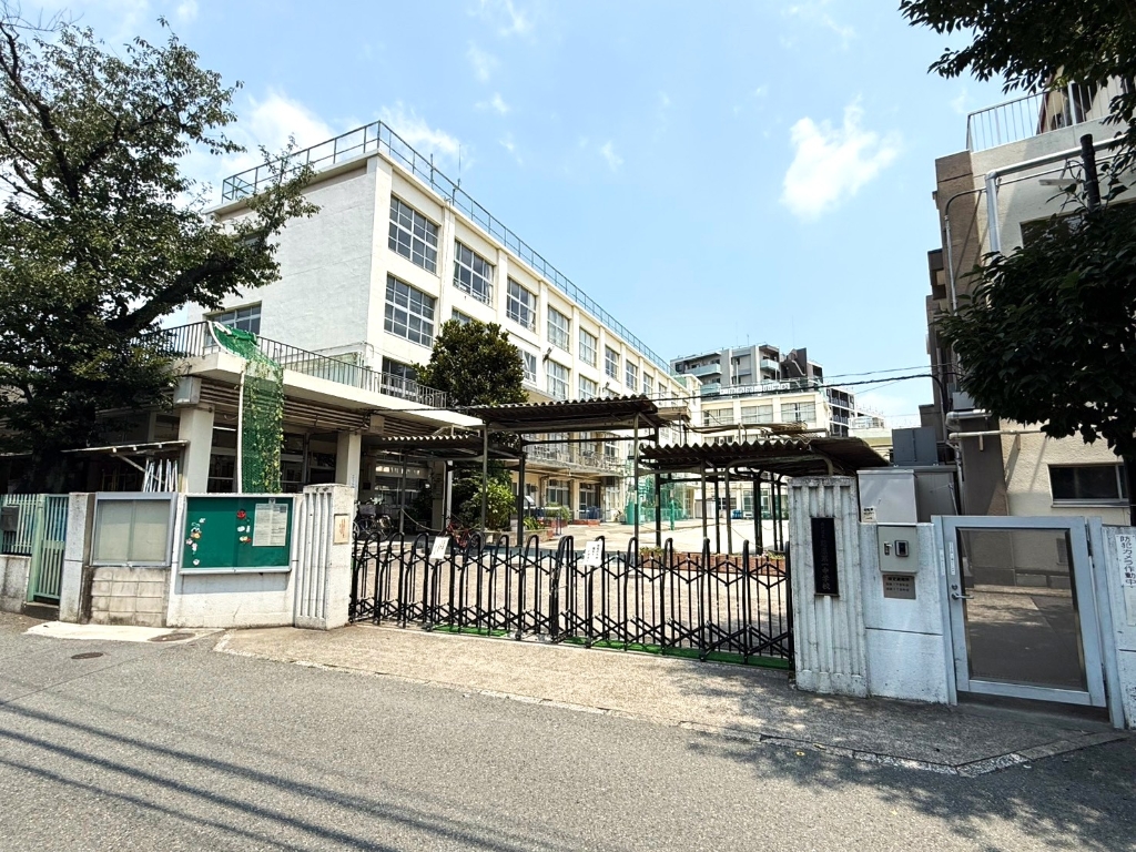 中学校　品川区立荏原第一中学校（中学校）まで975m