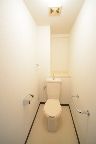 トイレ　画像は別号室。ご参考にどうぞ