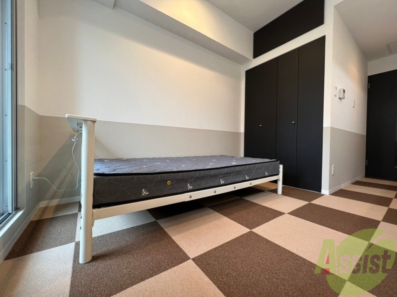 その他部屋・スペース　寝室はこちらです。光が差し込む、温かみのあるお部屋です。