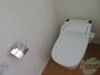 トイレ　ウォシュレット機能がついたトイレです。安心して使用できますね