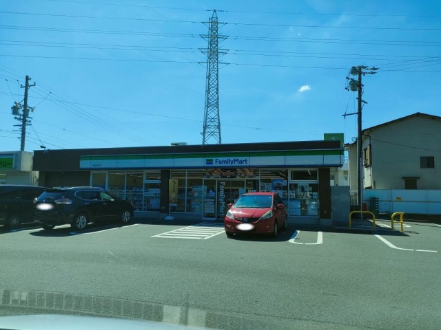 コンビニ　ファミリーマート浜松住吉店（コンビニ）まで492m