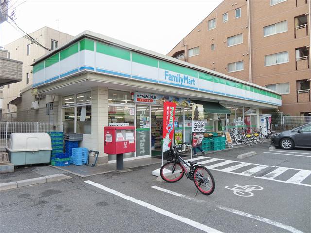 コンビニ　ファミリーマート桜川三丁目店（コンビニ）まで1351m