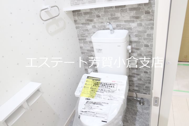 トイレ　嬉しいウォシュレット♪クロスもおしゃれです♪