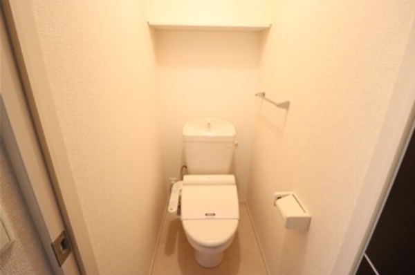 トイレ　同建物別部屋写真