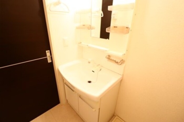 洗面設備　同建物別部屋写真