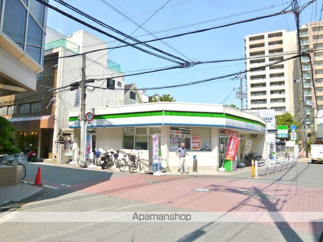 コンビニ　ファミリーマート（コンビニ）まで190m