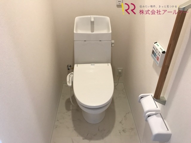 トイレ　温水洗浄暖房便座