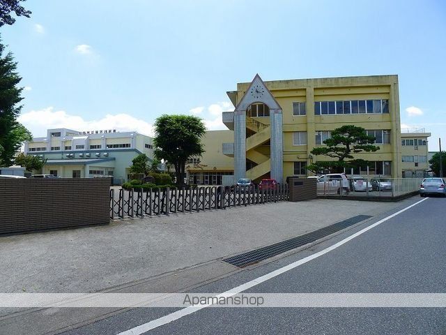 小学校　太田市立強戸小学校（小学校）まで670m
