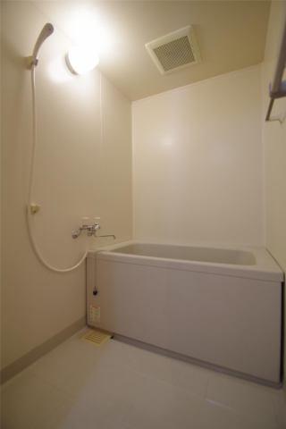 バス・シャワールーム　※写真は別号室のものですので現状優先とさせていただきます。